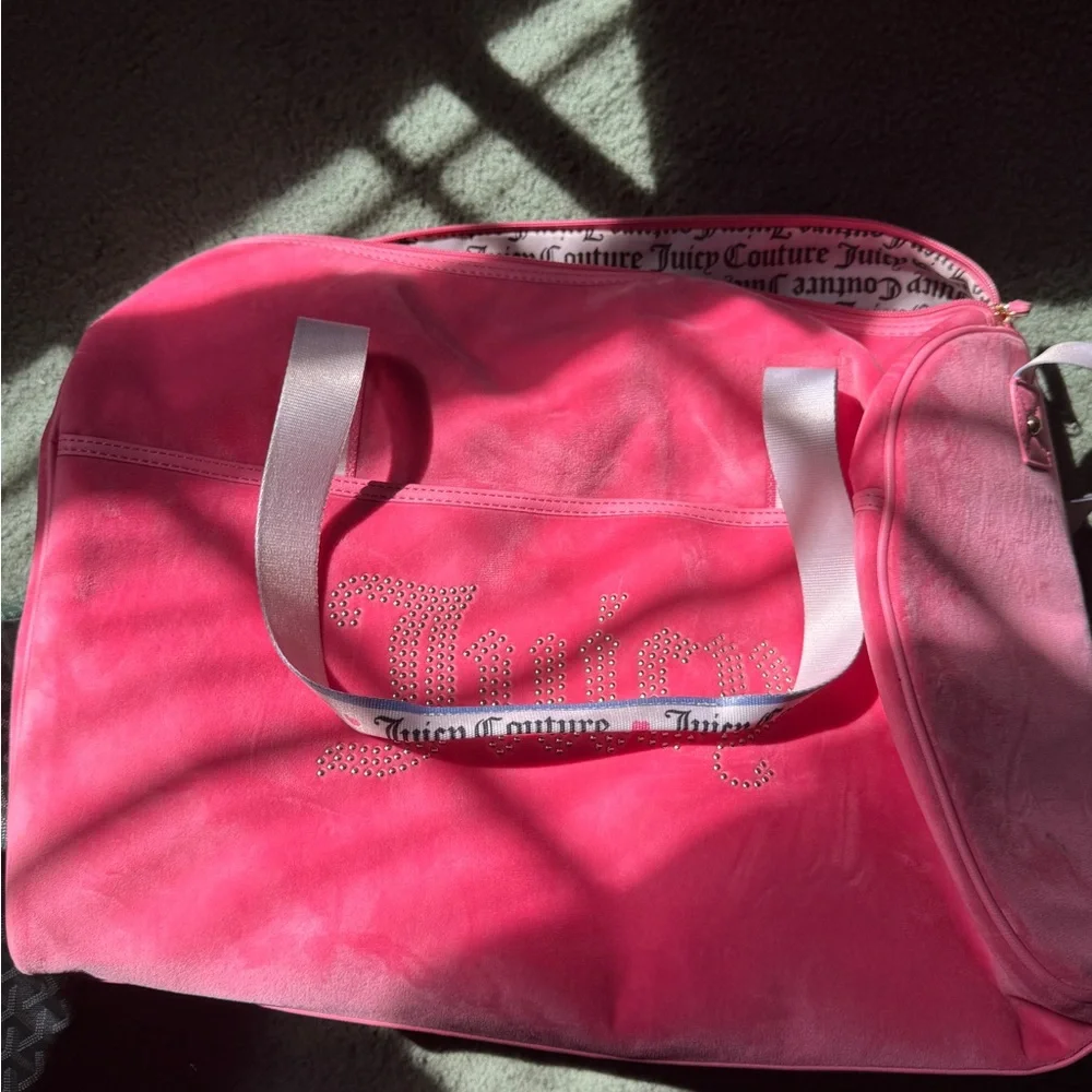 Juicy Couture Travel/Duffle - Picture 6 of 6